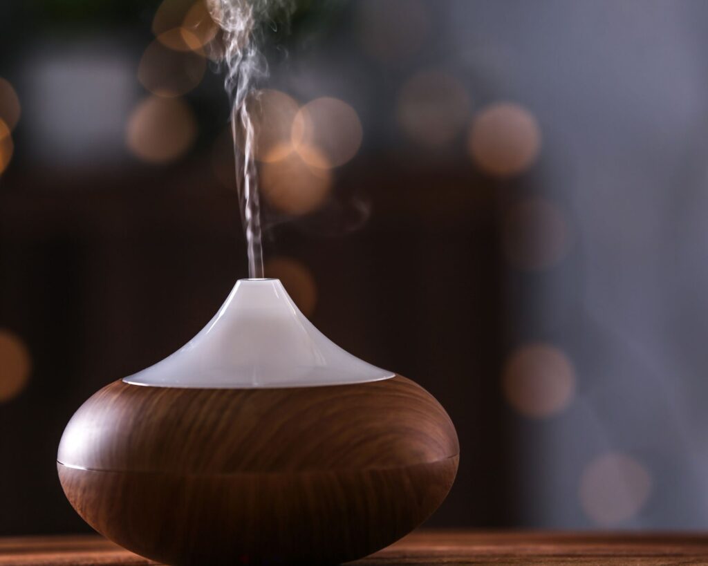 diffuser diffusing essential oil